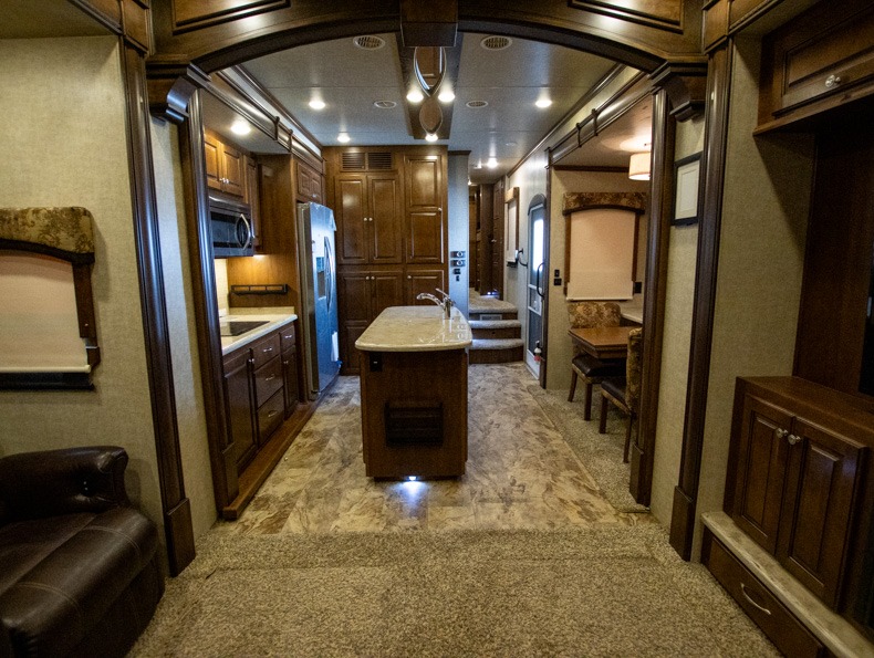 2016 Heartland Landmark 365 LM Charleston - Image 14