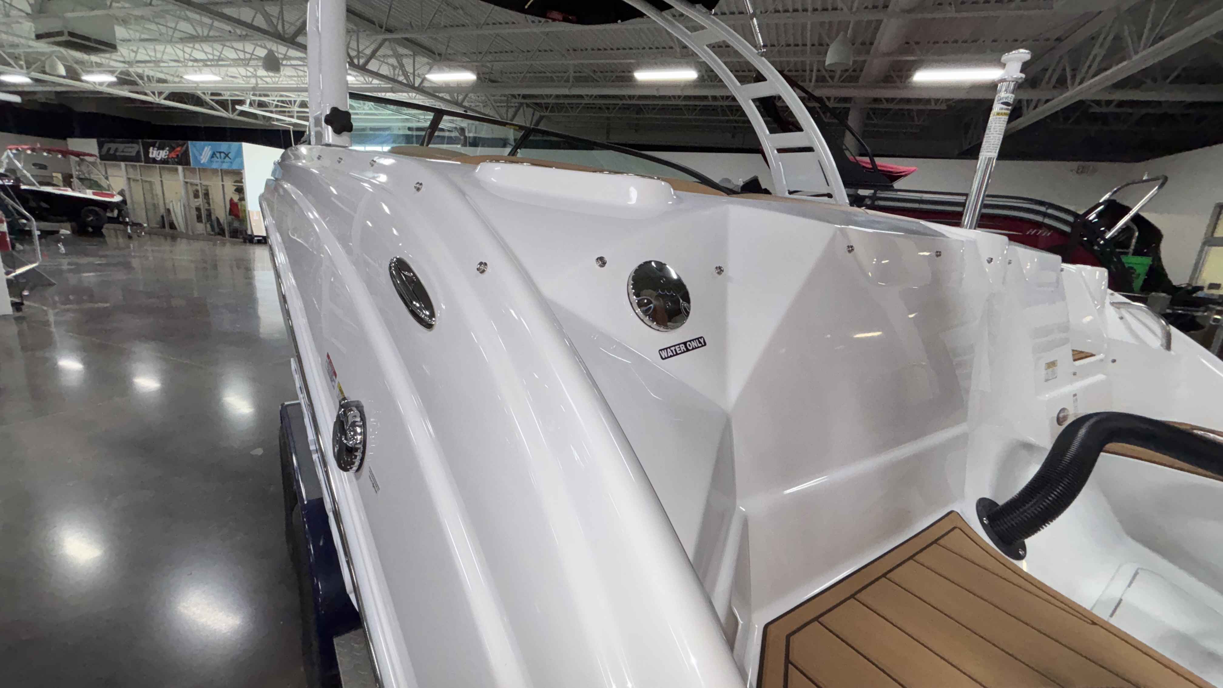 2025 Nauticstar 243DC Deck - Image 9