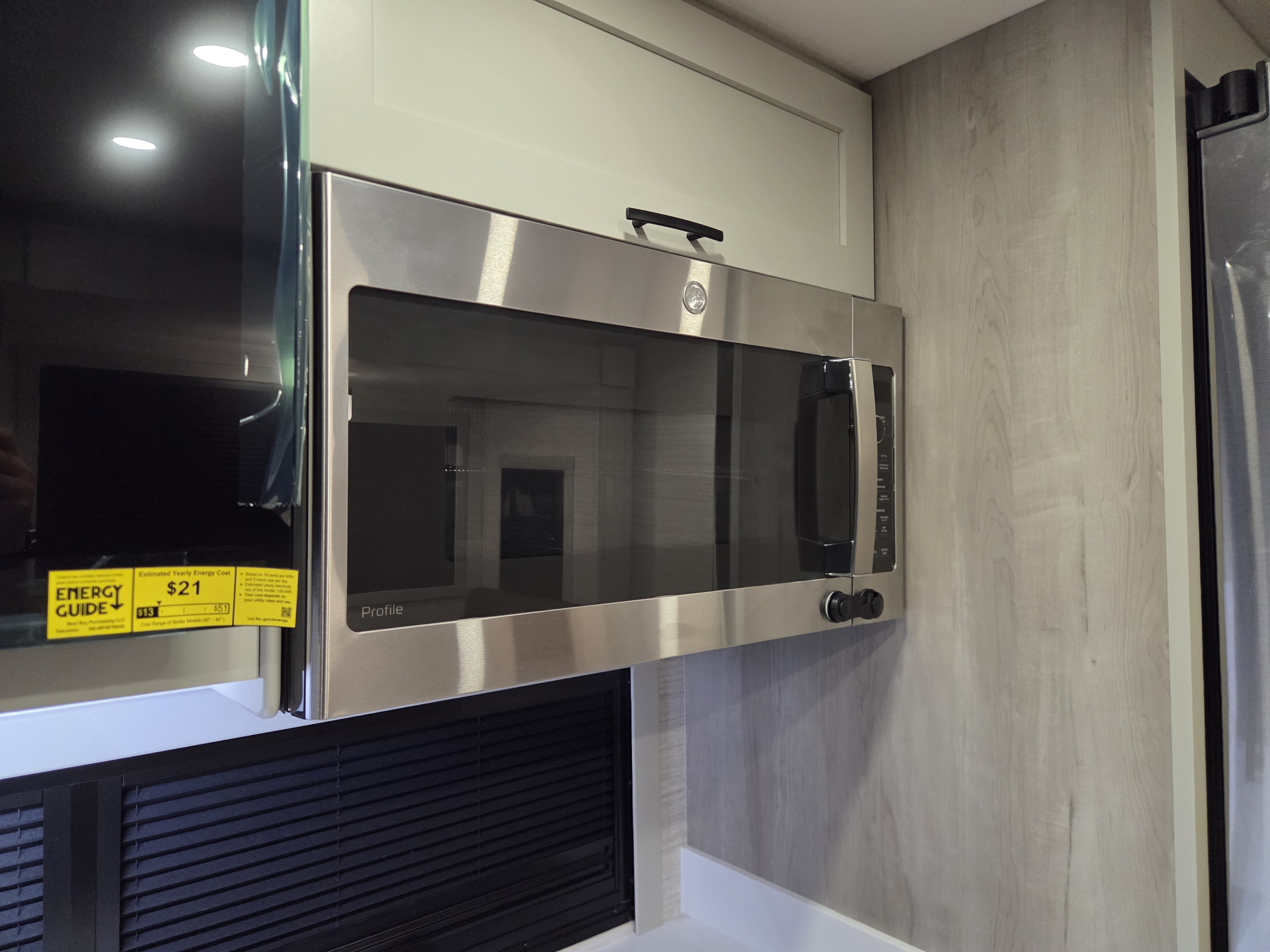 2027 Dynamax Europa 31SS - Image 10