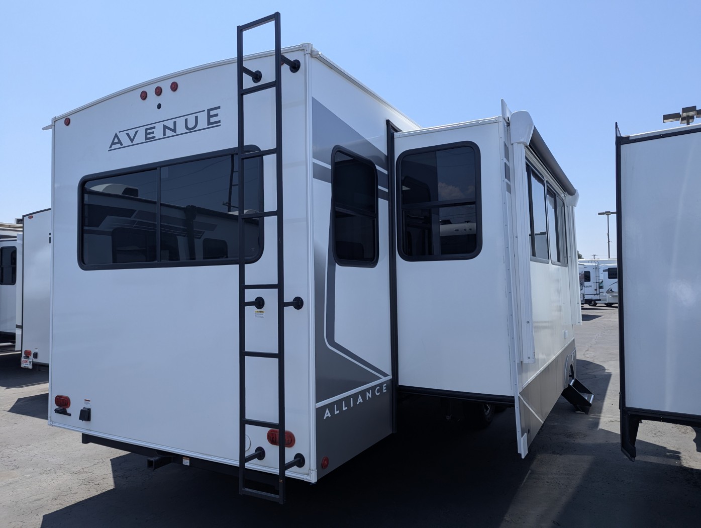 2026 Alliance RV Avenue 332RL - Image 5