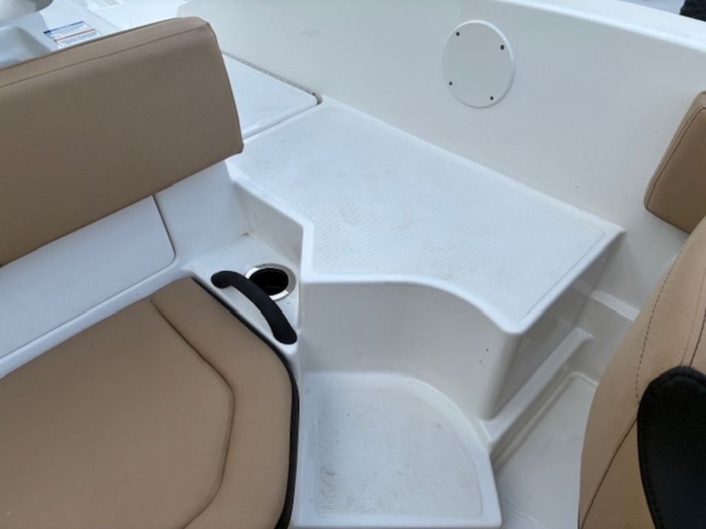 2023 Sea Ray SPX 190 Outboard - Image 23