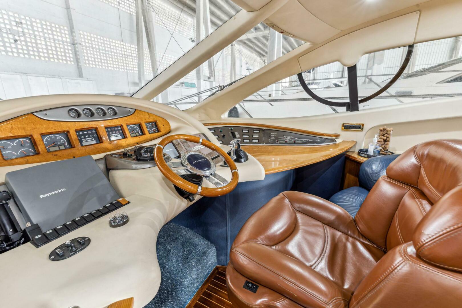 2005 Azimut 55 flybridge - Image 22