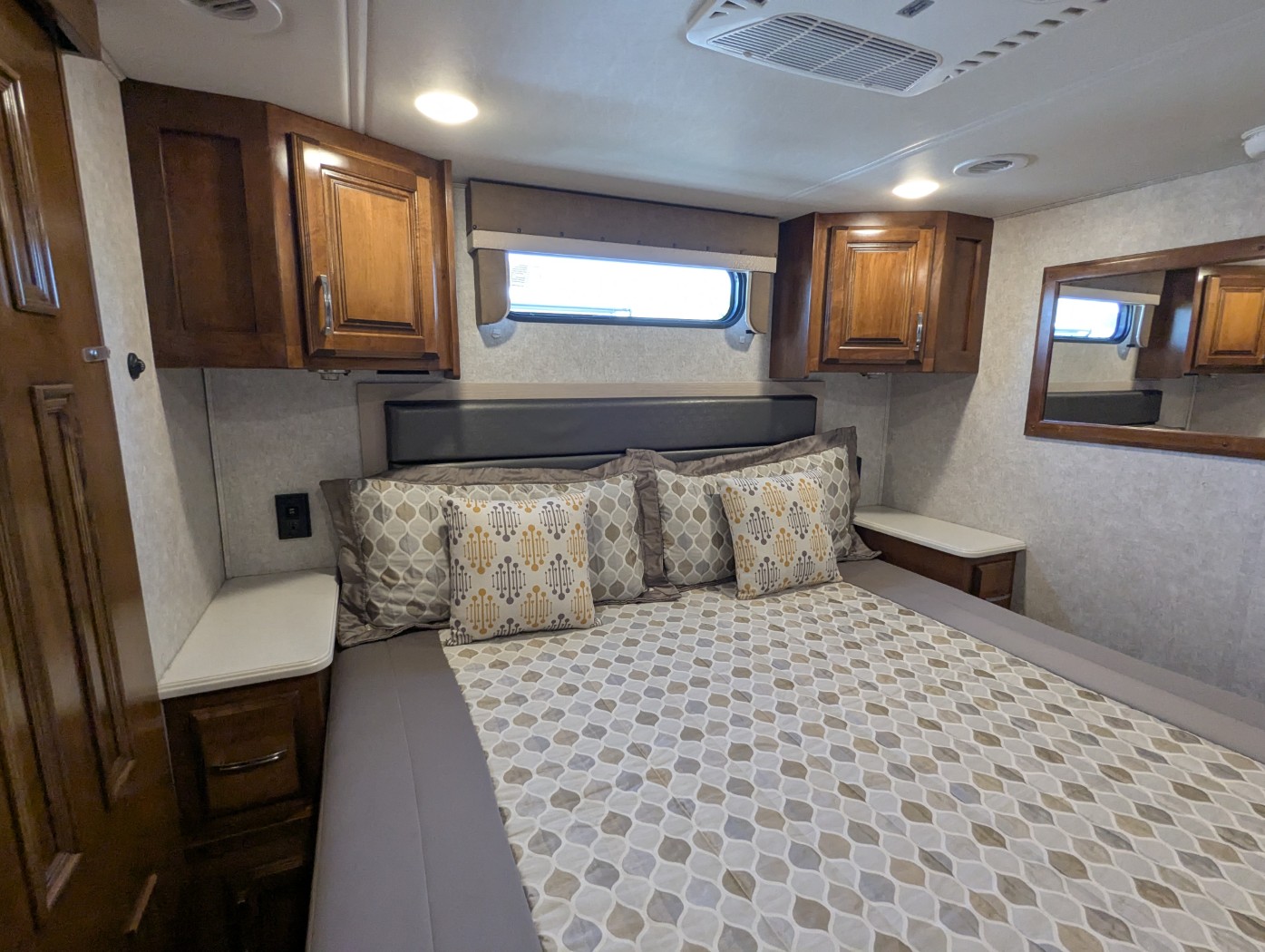 2019 Renegade RV Veracruz 35FWS - Image 17