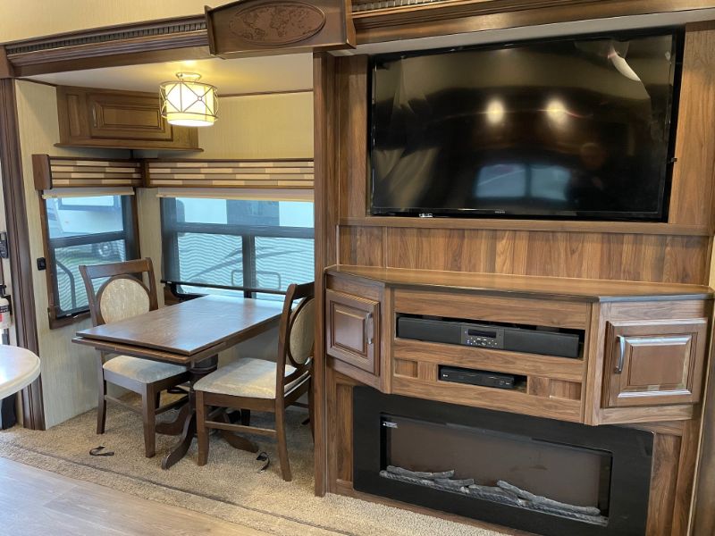 2018 Palomino Columbus 298RL - Image 10