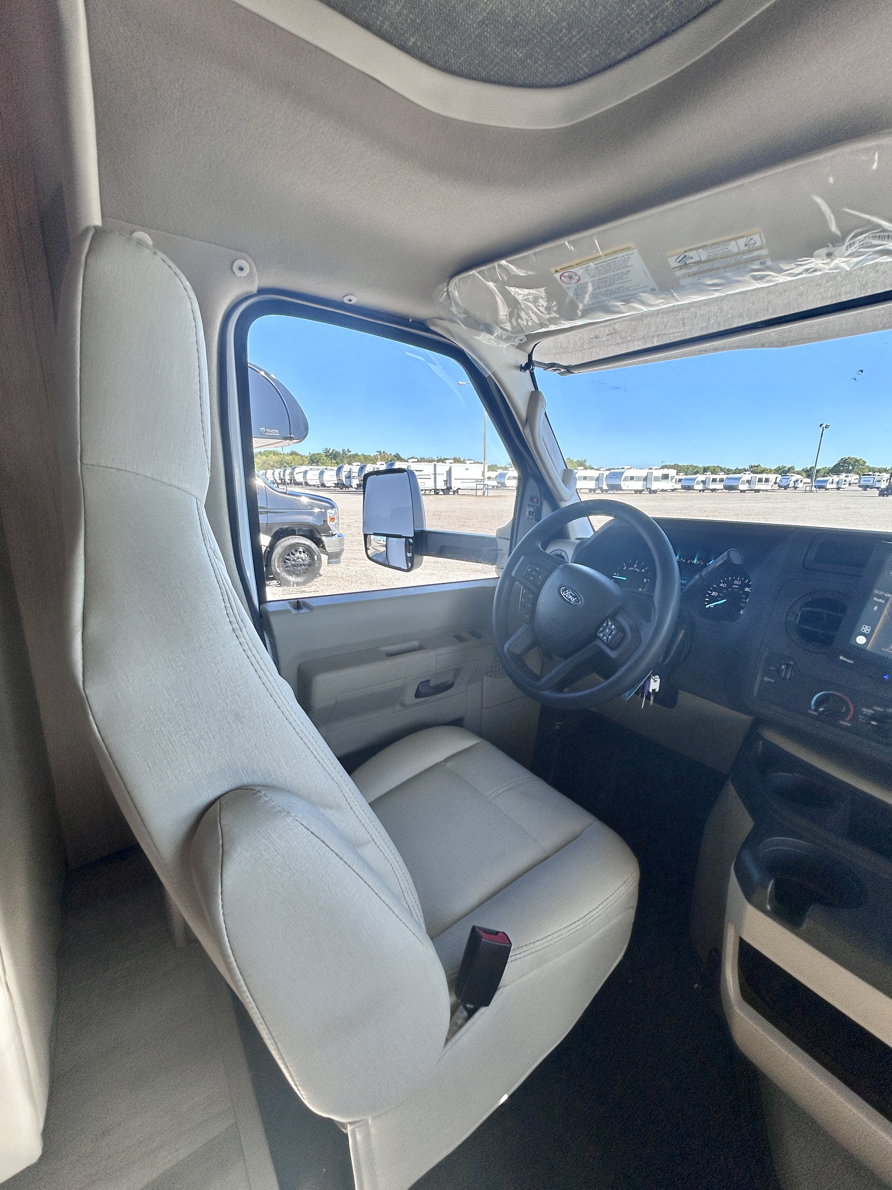 2027 Thor Motor Coach Quantum LC28 - Image 16
