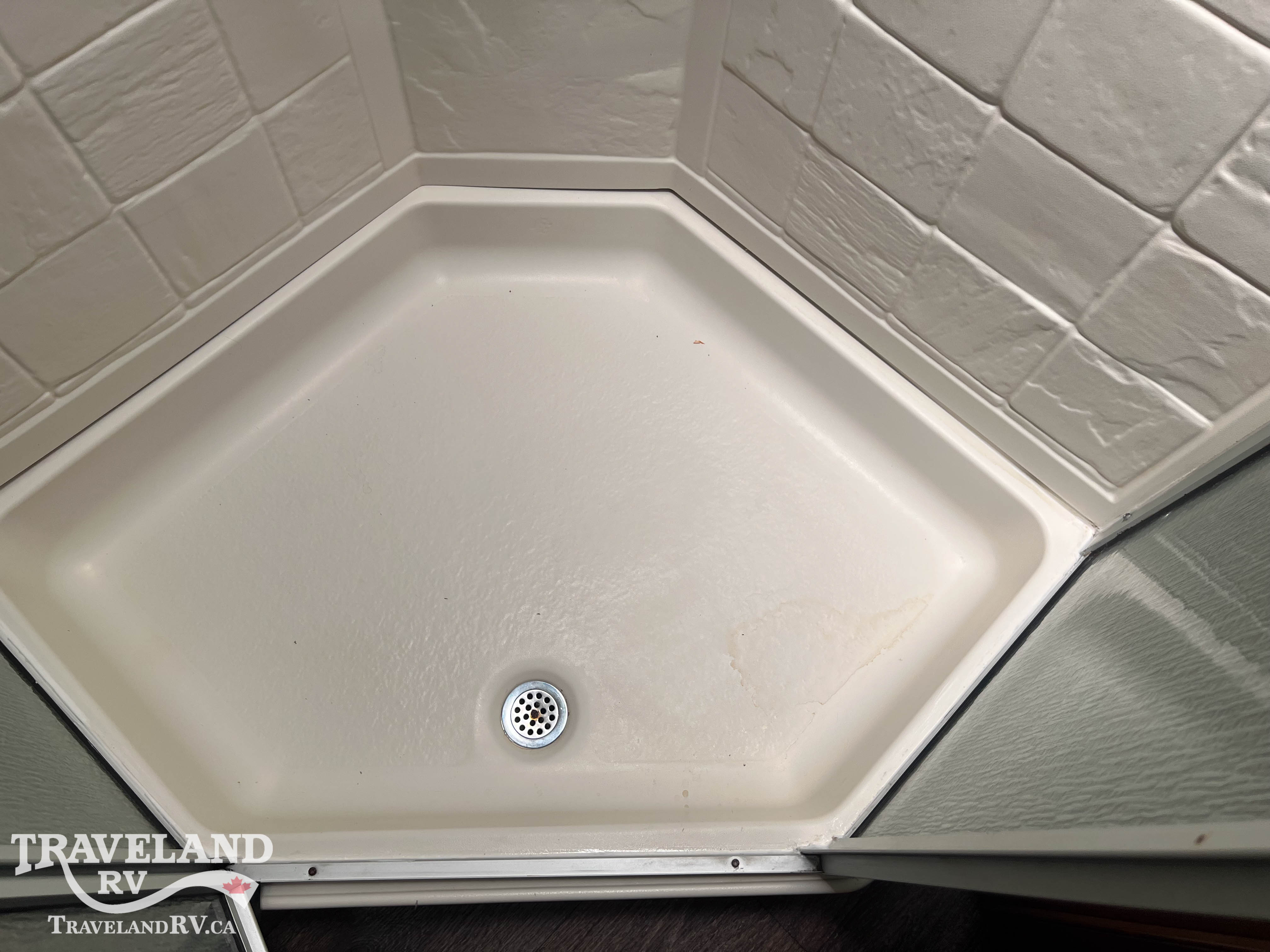 2014 Dutchmen Denali 2625RL Trail Edition - Image 33