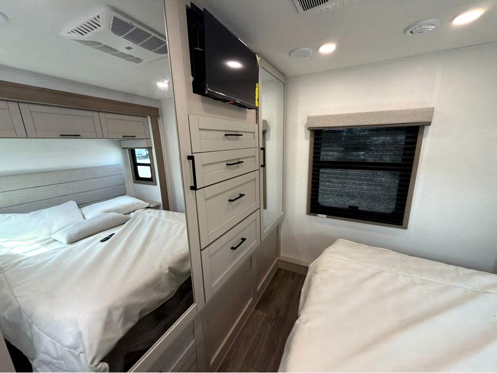 2027 ENTEGRA COACH ODYSSEY 29V - Image 15