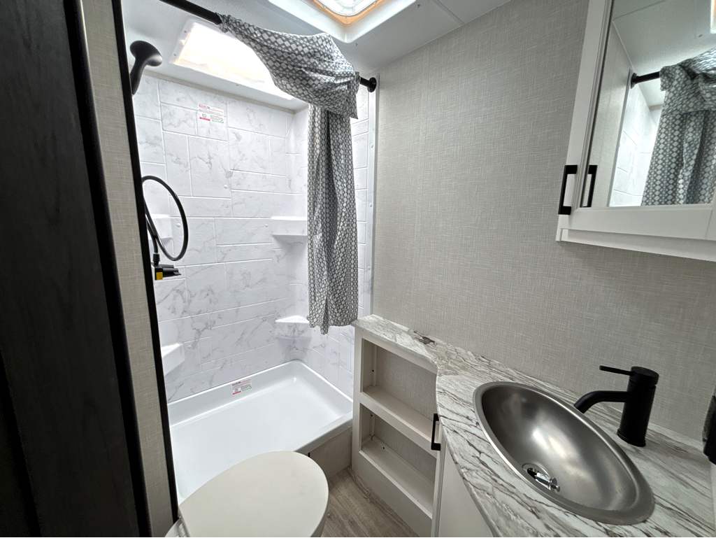 2026 VENTURE RV STRATUS 302VBH - Image 15