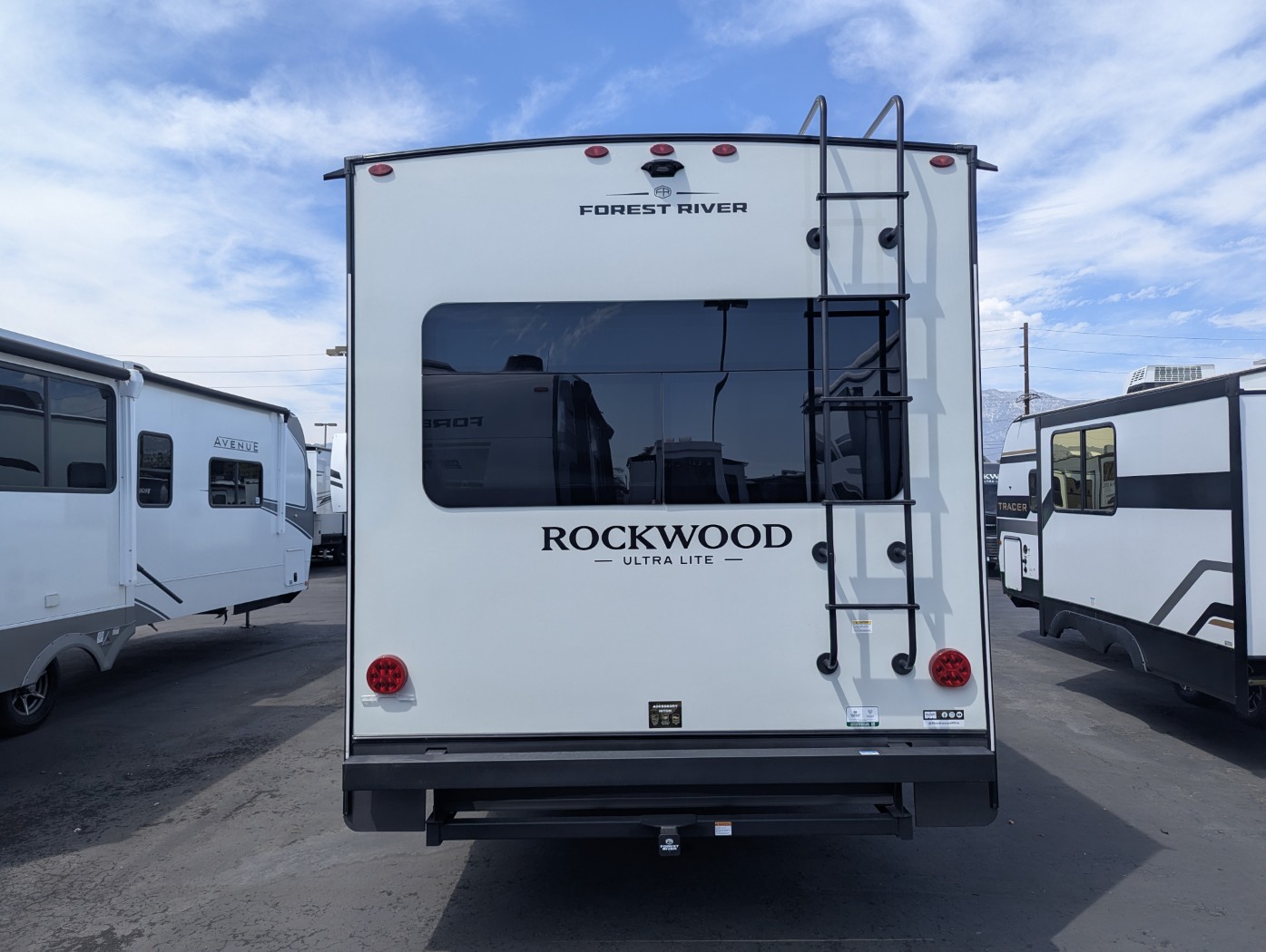2027 Forest River Rockwood Ultra Lite 2916RL - Image 8