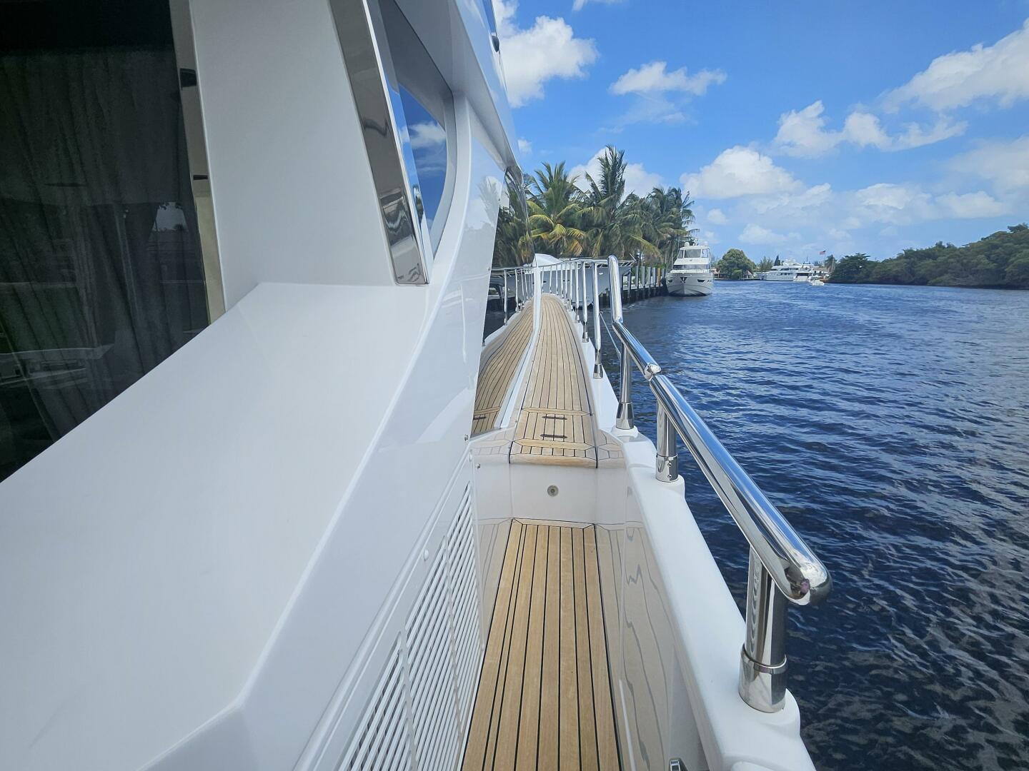 2022 Azimut 66 - Image 9