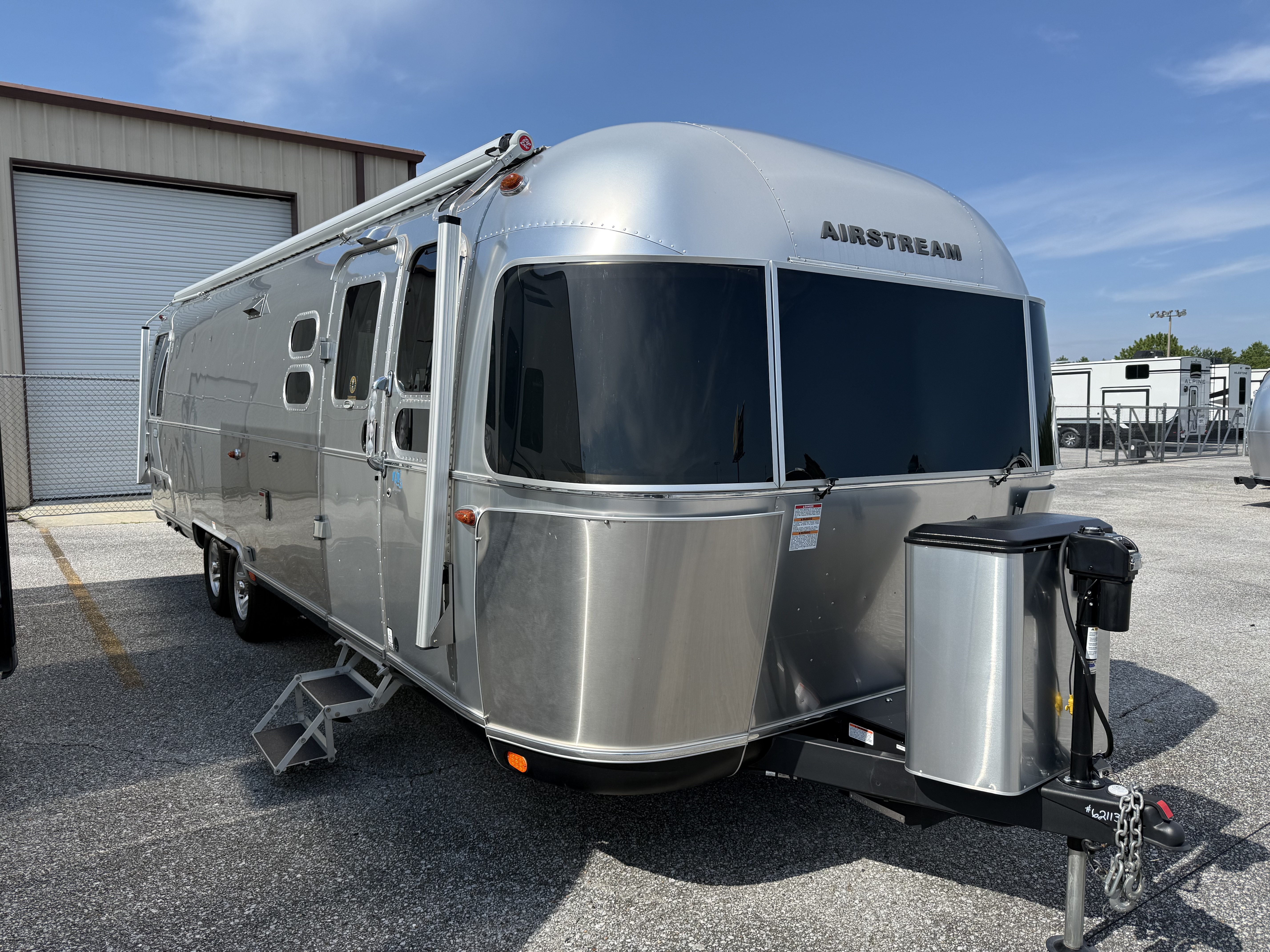 2025 AIRSTREAM CLASSIC 30RB - Image 1