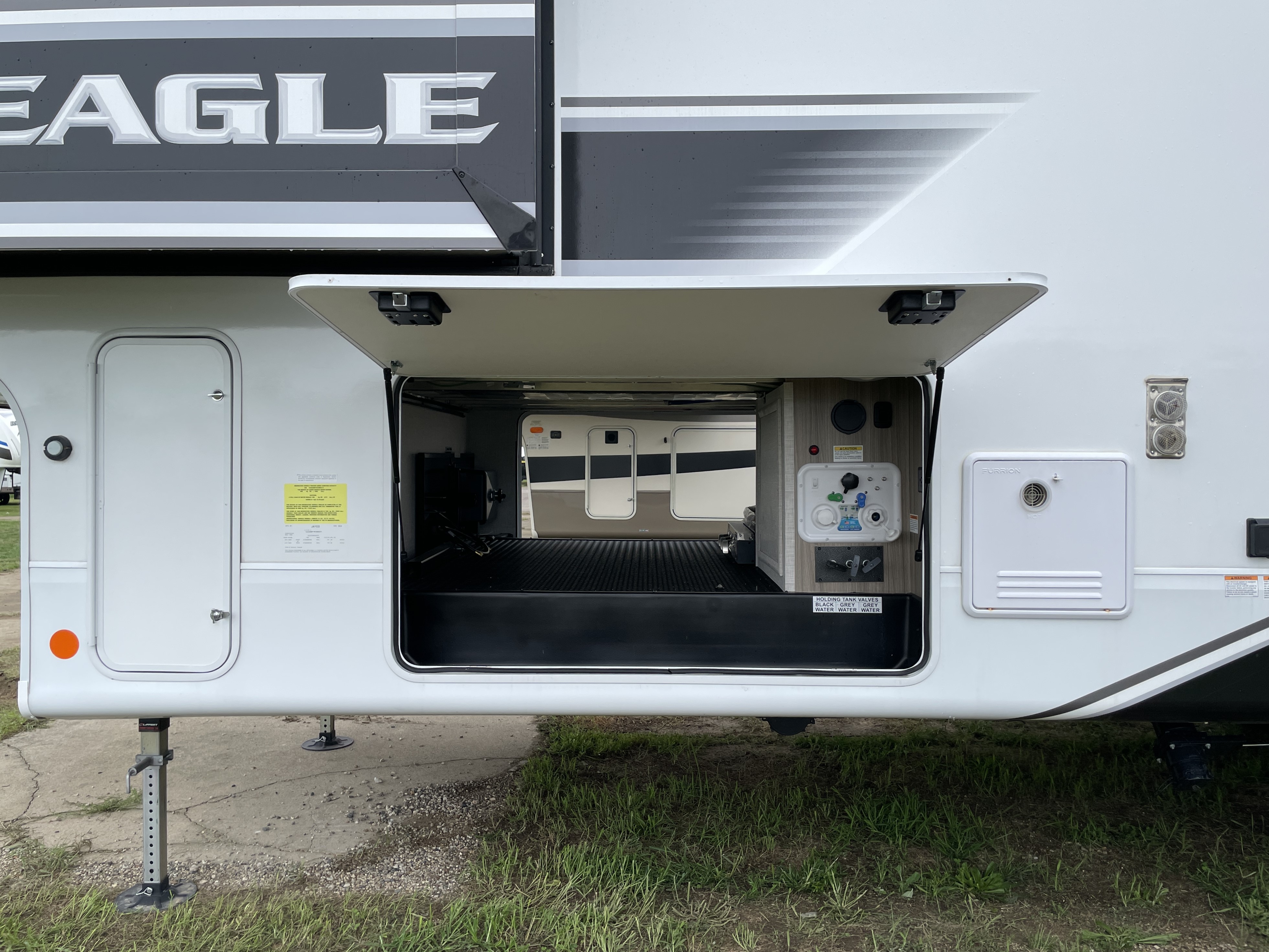 2024 Jayco Eagle 317RLOK - Image 6