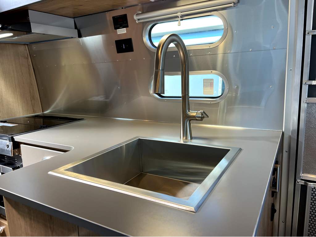 2027 AIRSTREAM TRADE WIND 27FBQ - Image 13