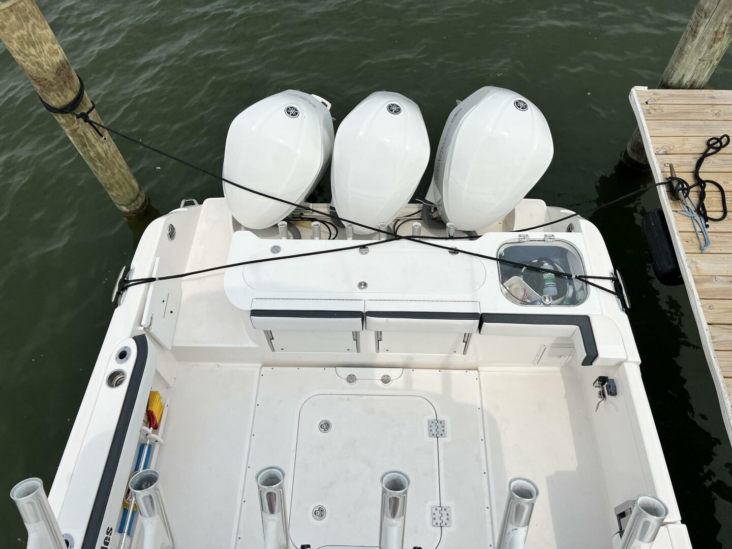 2012 Everglades 350 LX - Image 37