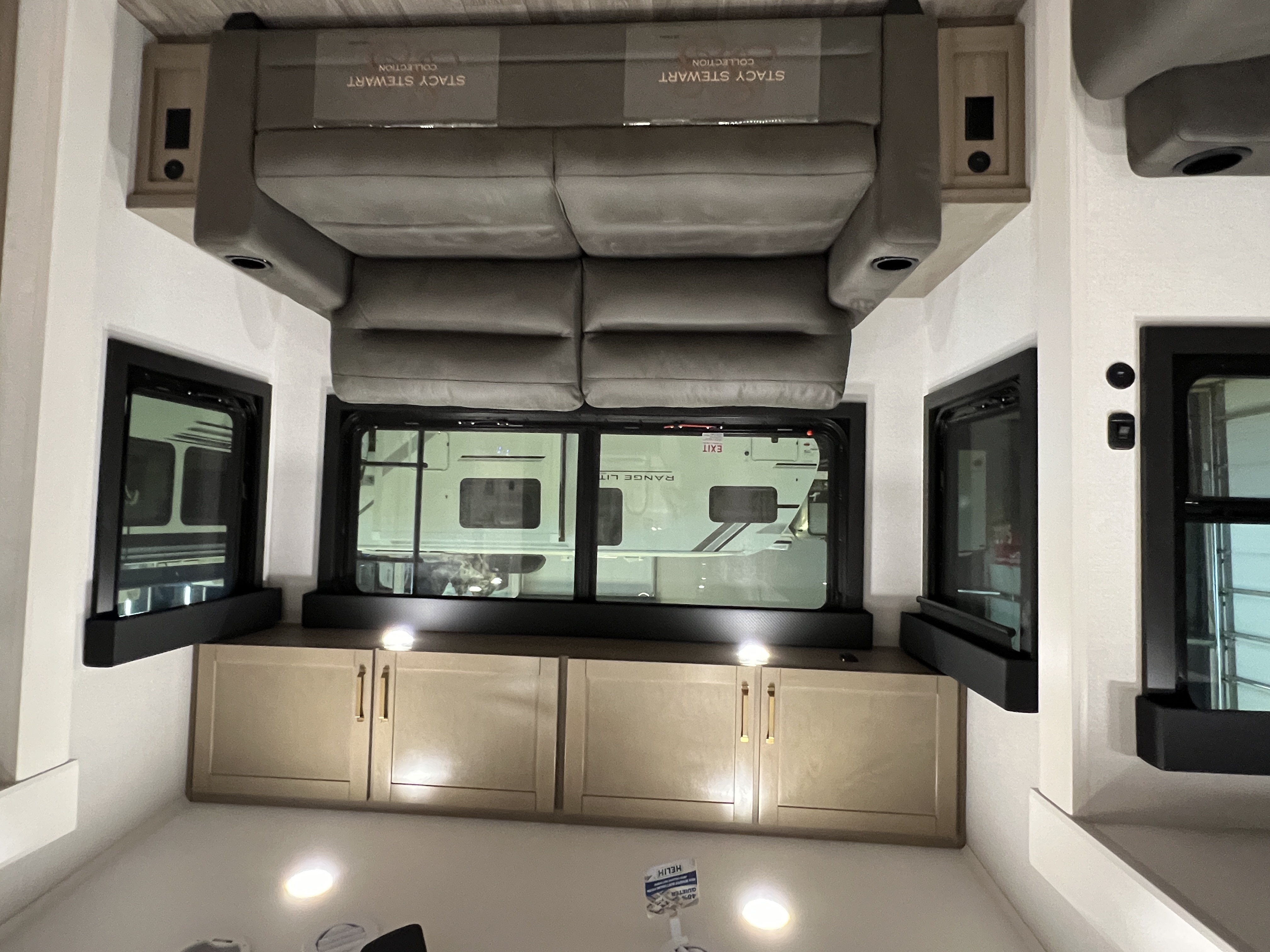 2027 Jayco Eagle 321RSTS - Image 10