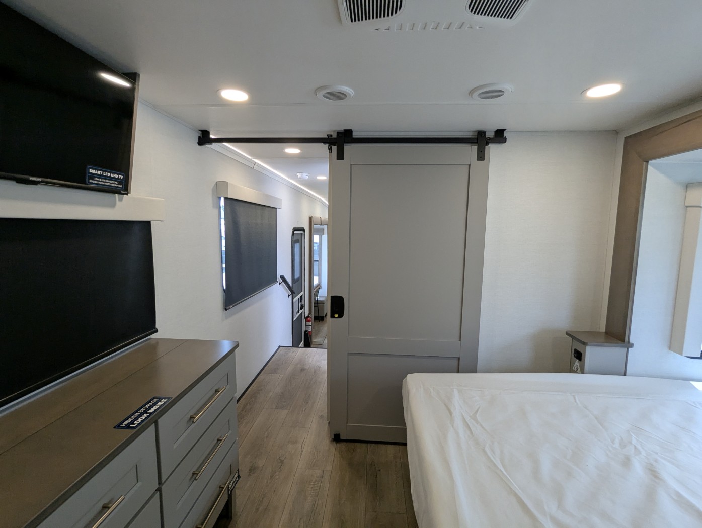 2025 Alliance RV Paradigm 375RD - Image 11
