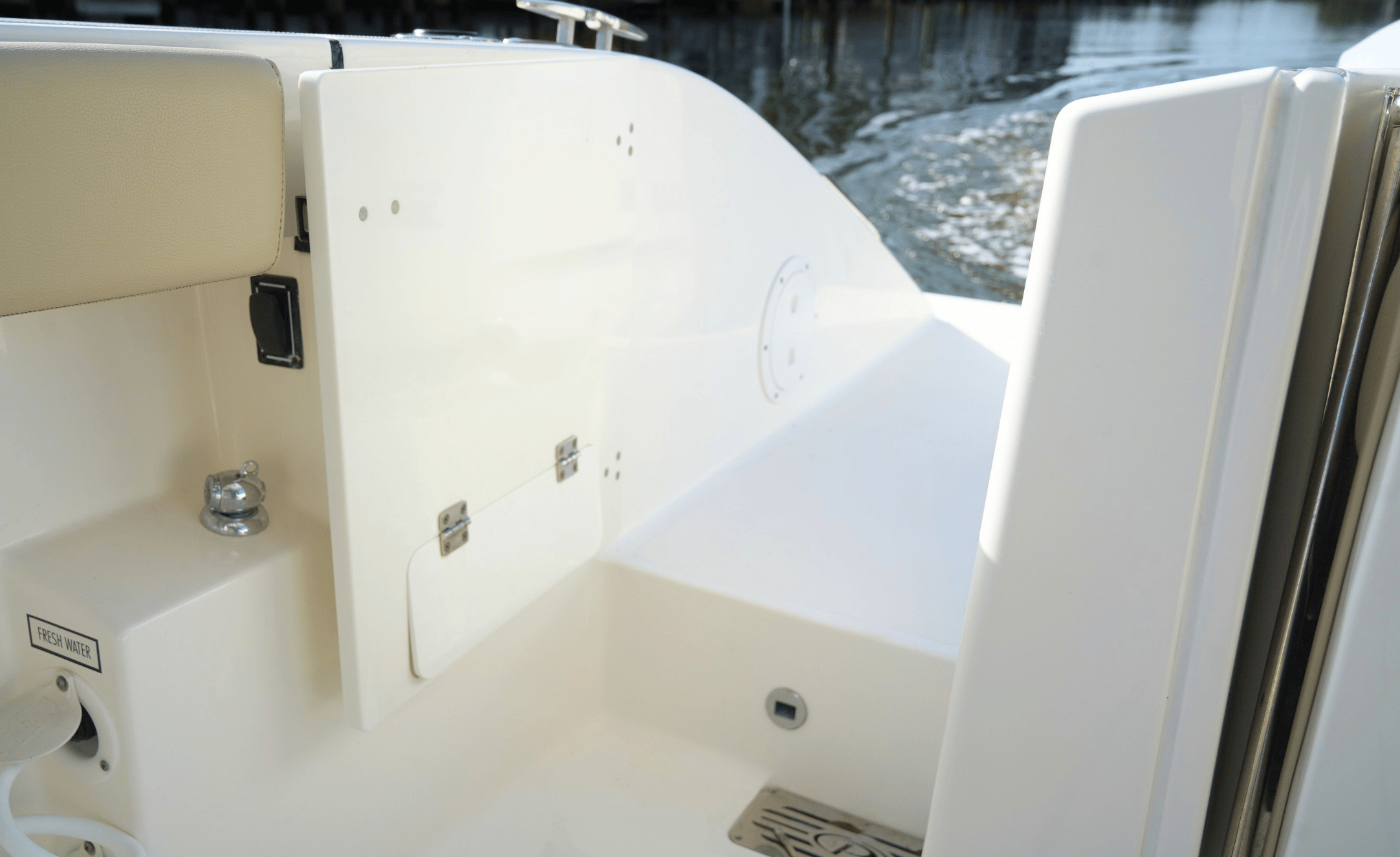 2020 PURSUIT S328 - Image 28
