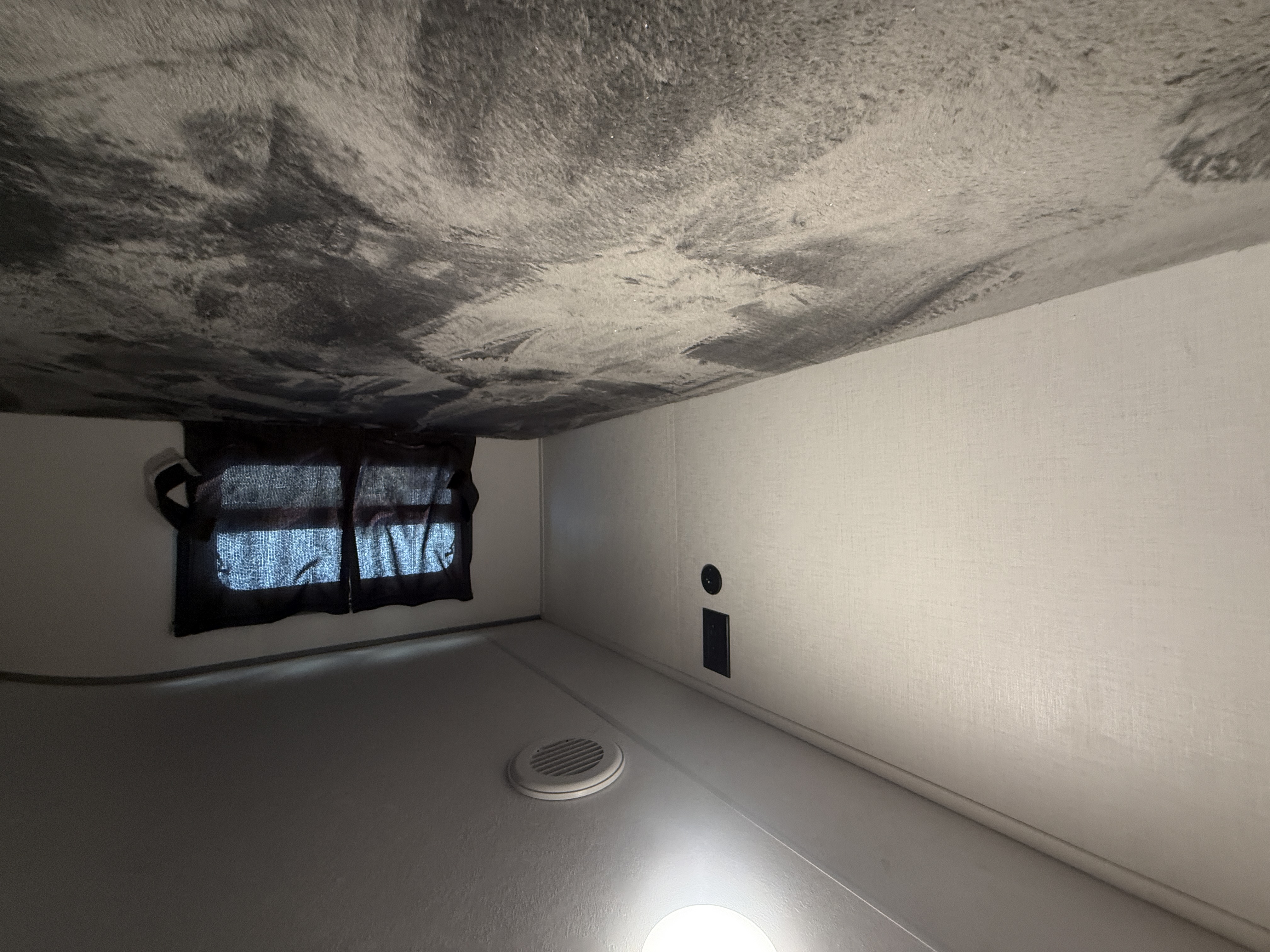 2027 Coachmen Catalina Legacy Edition 333DBDSCK - Image 18