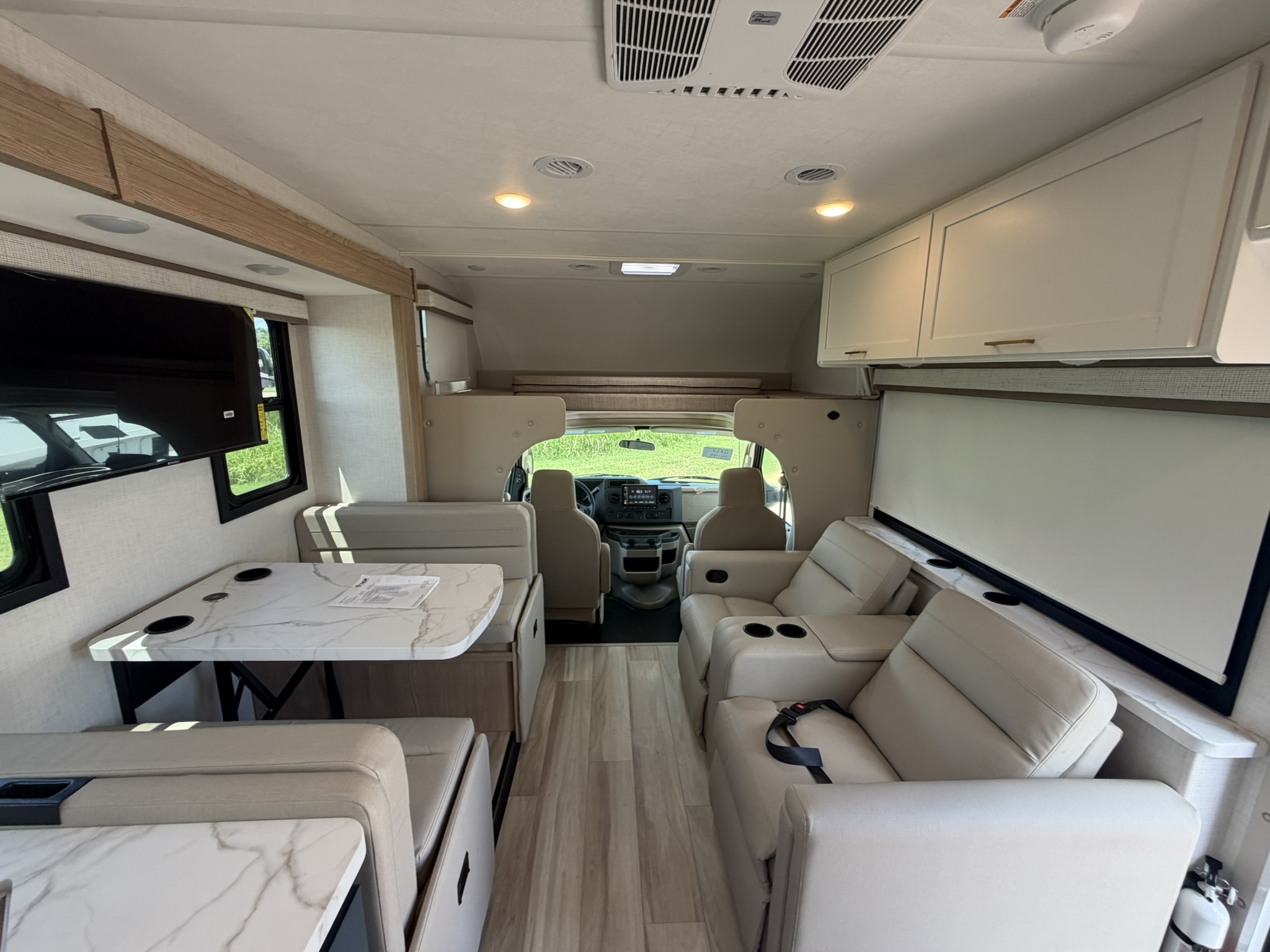 2027 THOR MOTOR COACH MAGNITUDE GA28 - Image 21