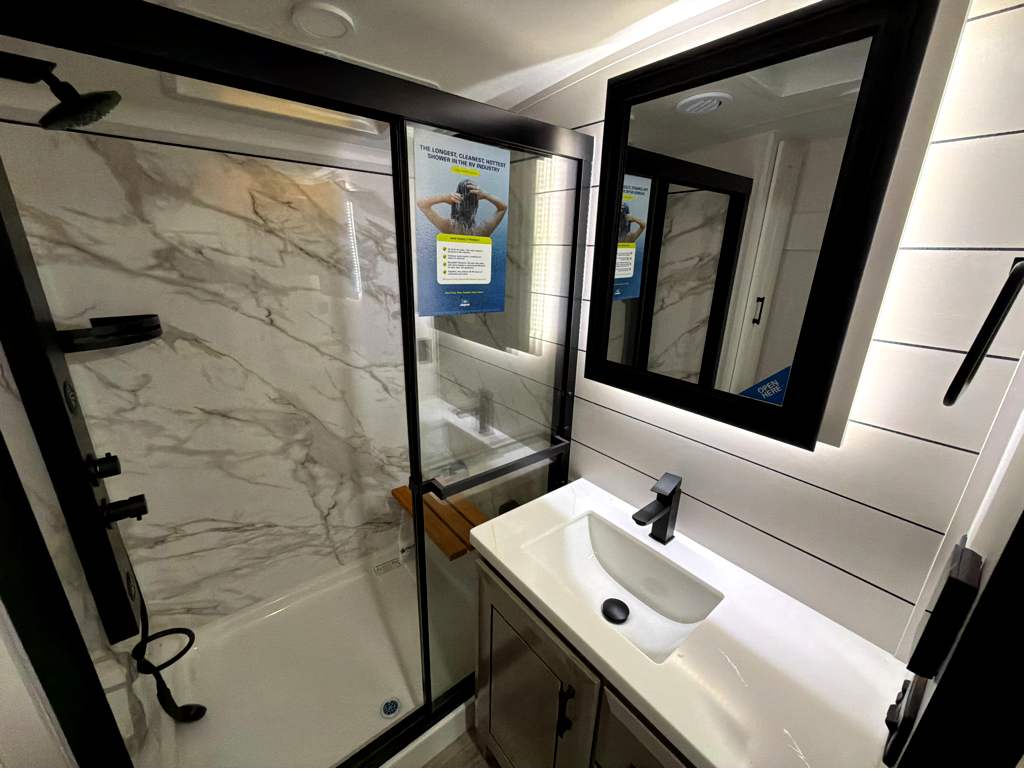 2027 JAYCO PINNACLE 32RLTS - Image 29