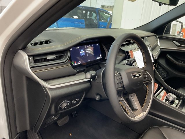 2026 Jeep Grand-Cherokee-L Laredo Altitude 4x4 - Image 12