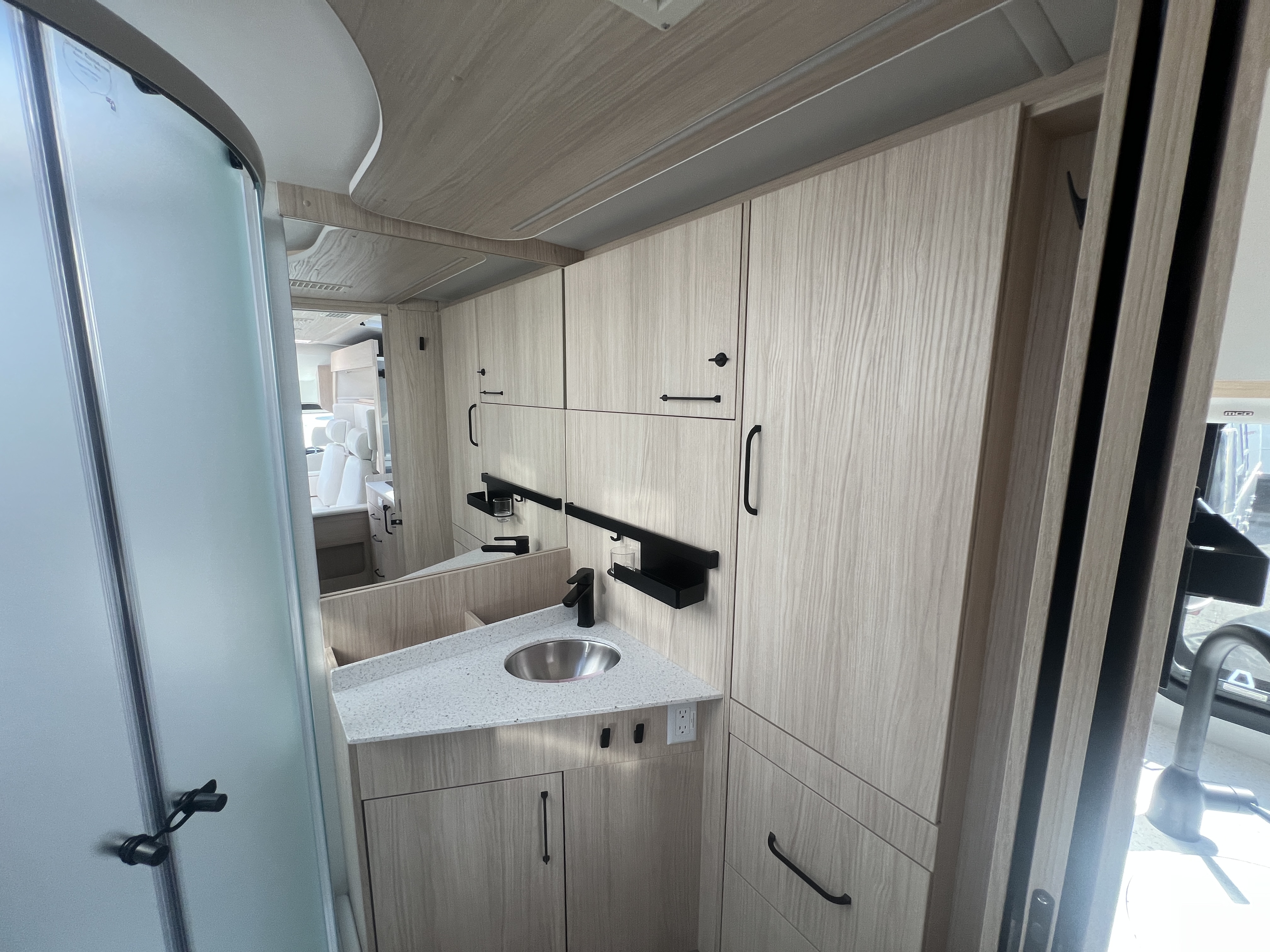 2027 Leisure Travel WONDER W24MBL - Image 31