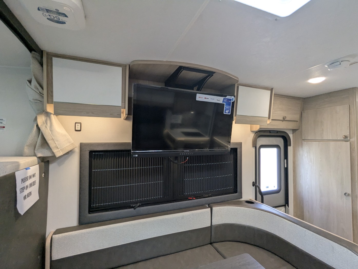 2027 Coachmen Entourage 330DS - Image 21