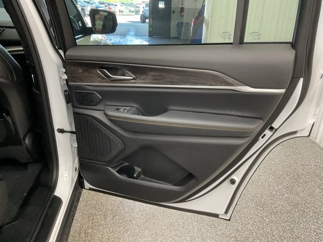 2026 Jeep Grand-Cherokee-L Laredo Altitude 4x4 - Image 25