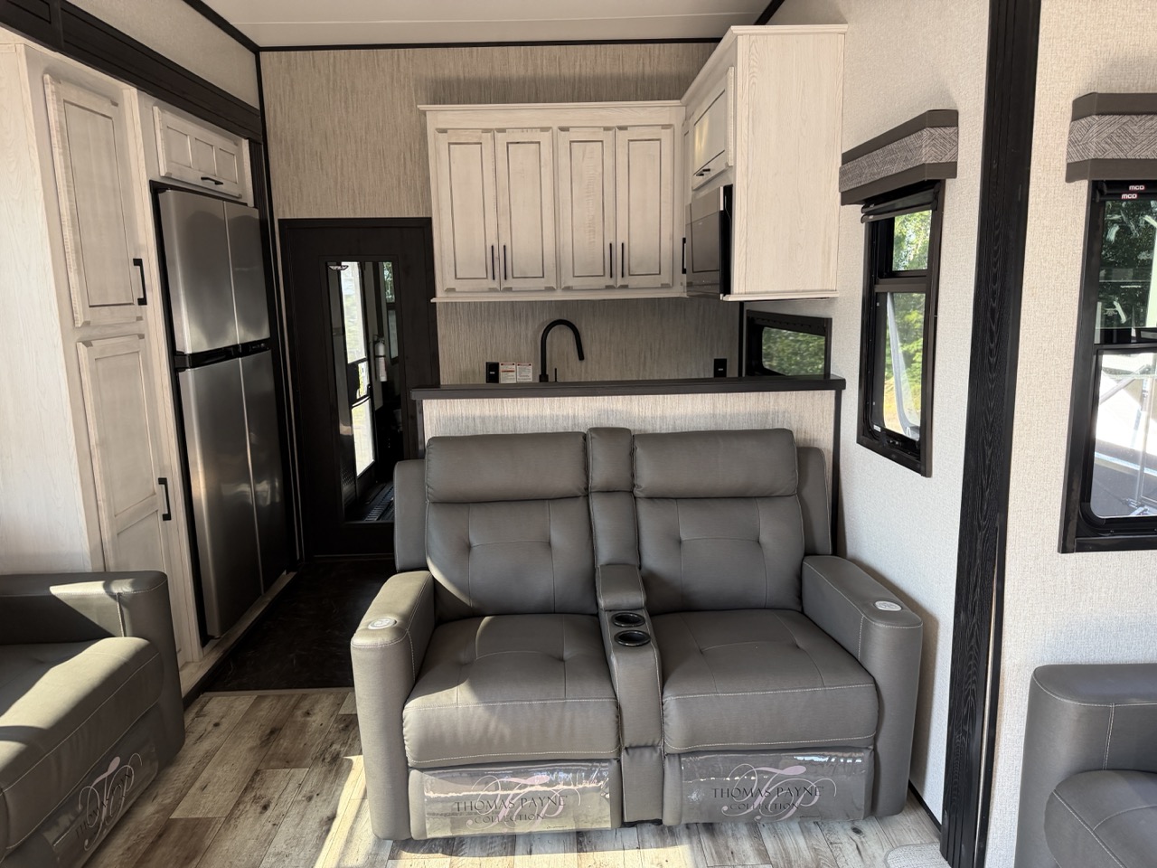 2022 KZ RV Venom V4113TK - Image 5