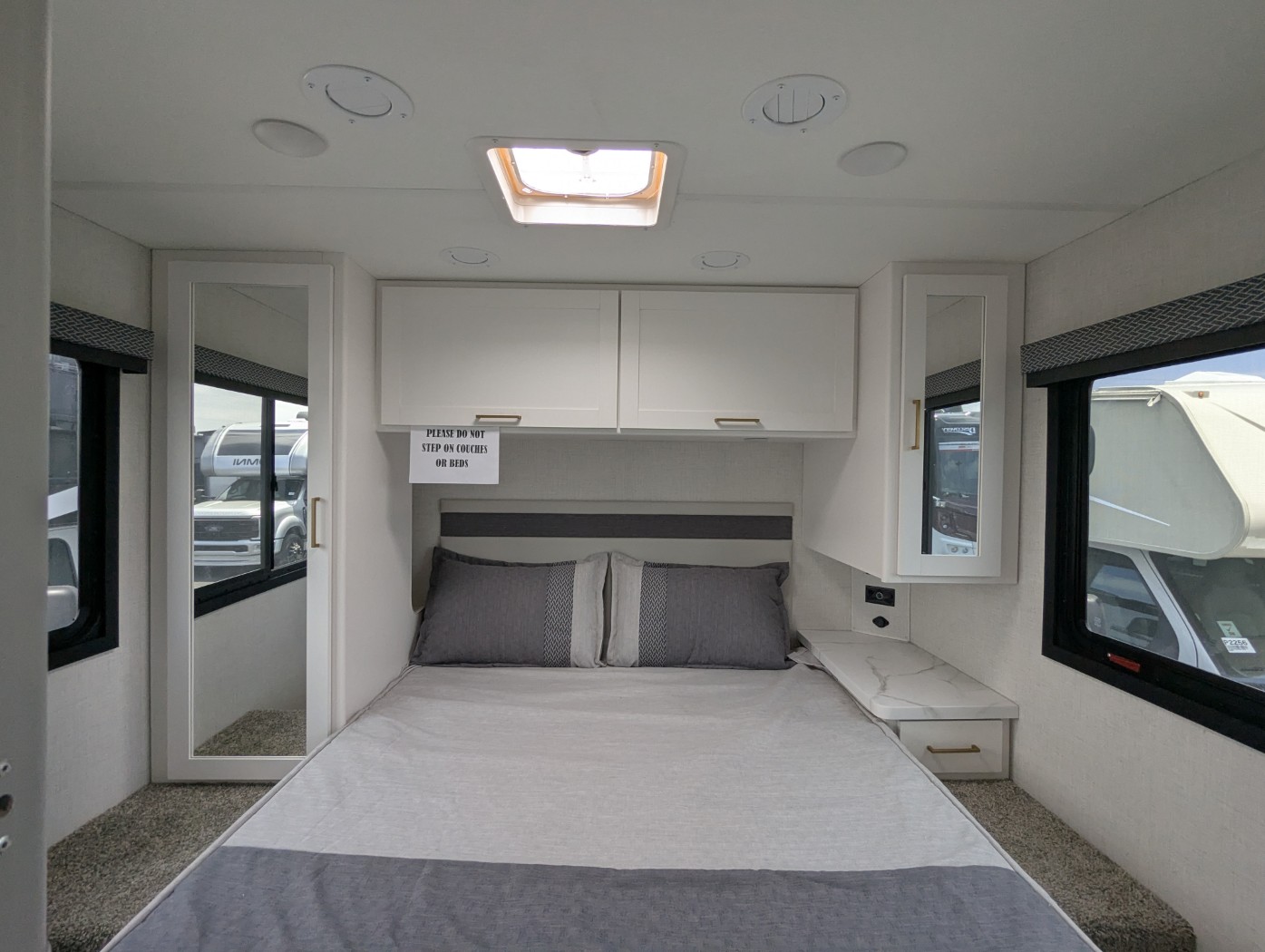 2027 Thor Motor Coach Four Winds 28Z - Image 26