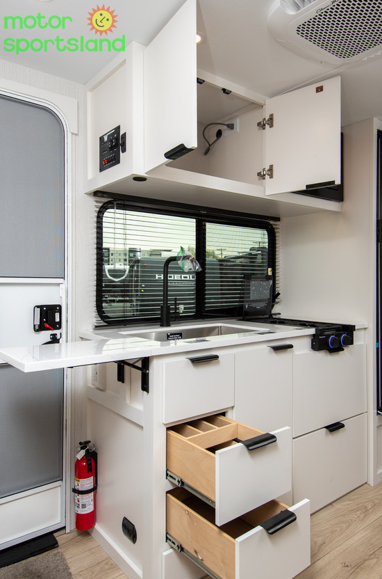 2026 Winnebago Micro Minnie 2108TB - Image 34