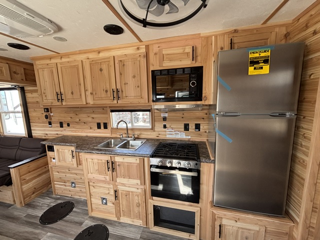 2027 ICE CASTLE RV EXTREME III 8X21 - Image 9