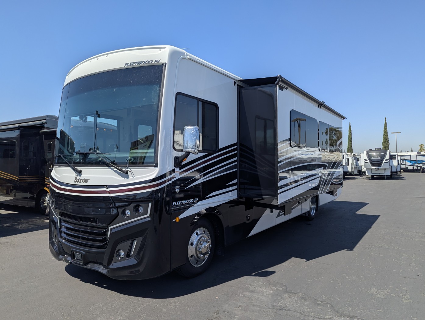 2026 Fleetwood Bounder 35K - Image 3