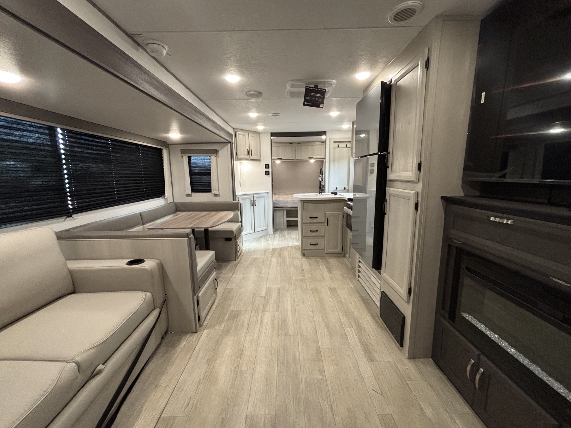 2027 Coachmen Catalina Legacy Edition 273DBHCK - Image 14