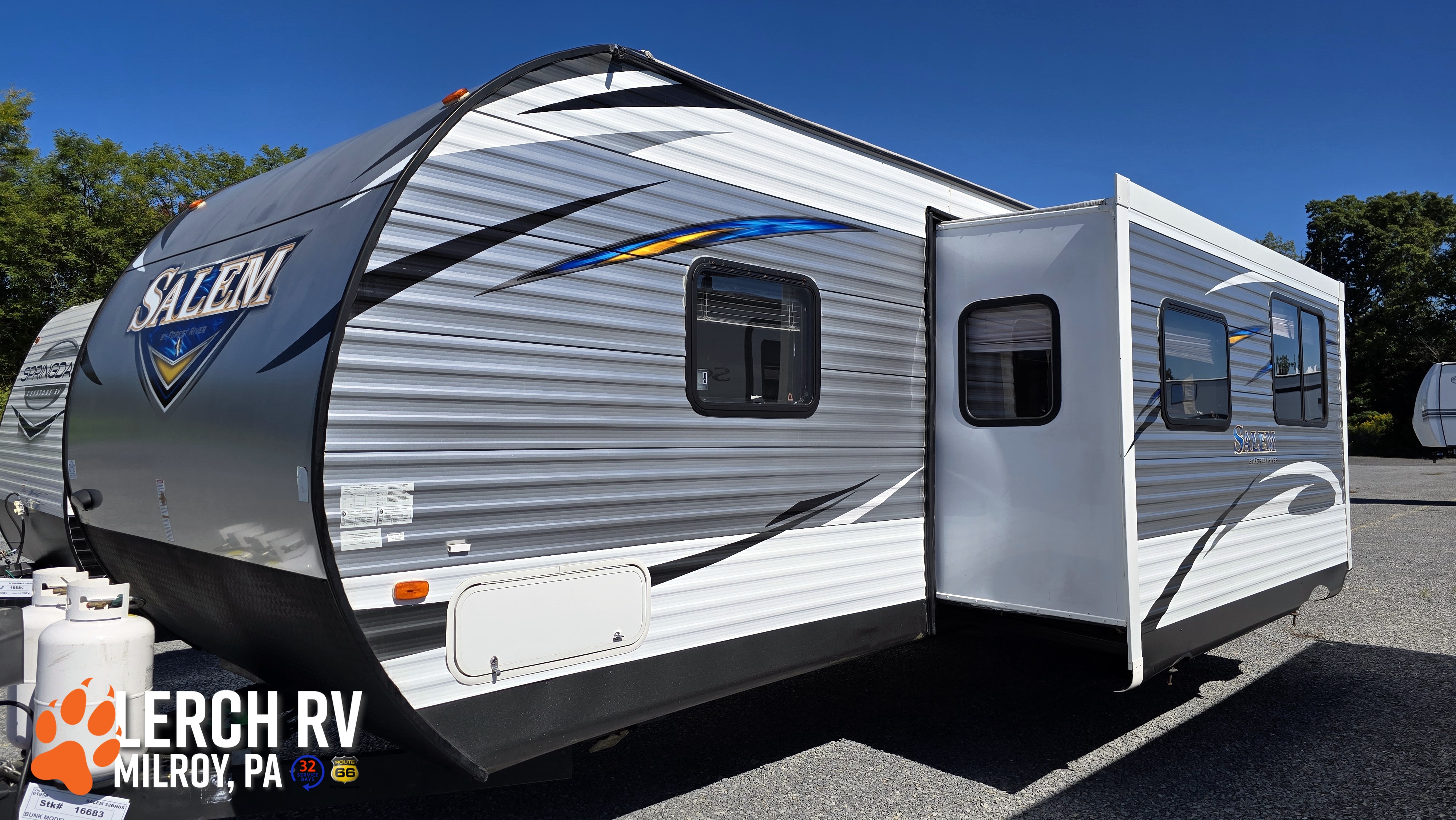 2017 Forest River Salem T32BHDS - Image 2
