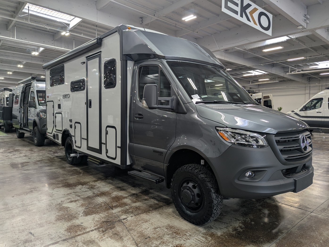 2026 Winnebago EKKO Sprinter 23B - Pop-Top AWD - Image 1