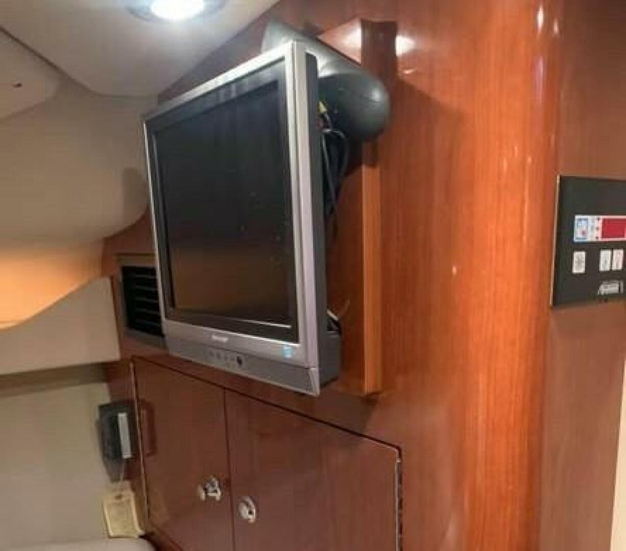 2006 Regal 3060 Window Express - Image 14