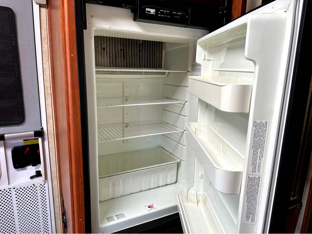 2013 COACHMEN CONCORD 300TS - Image 11