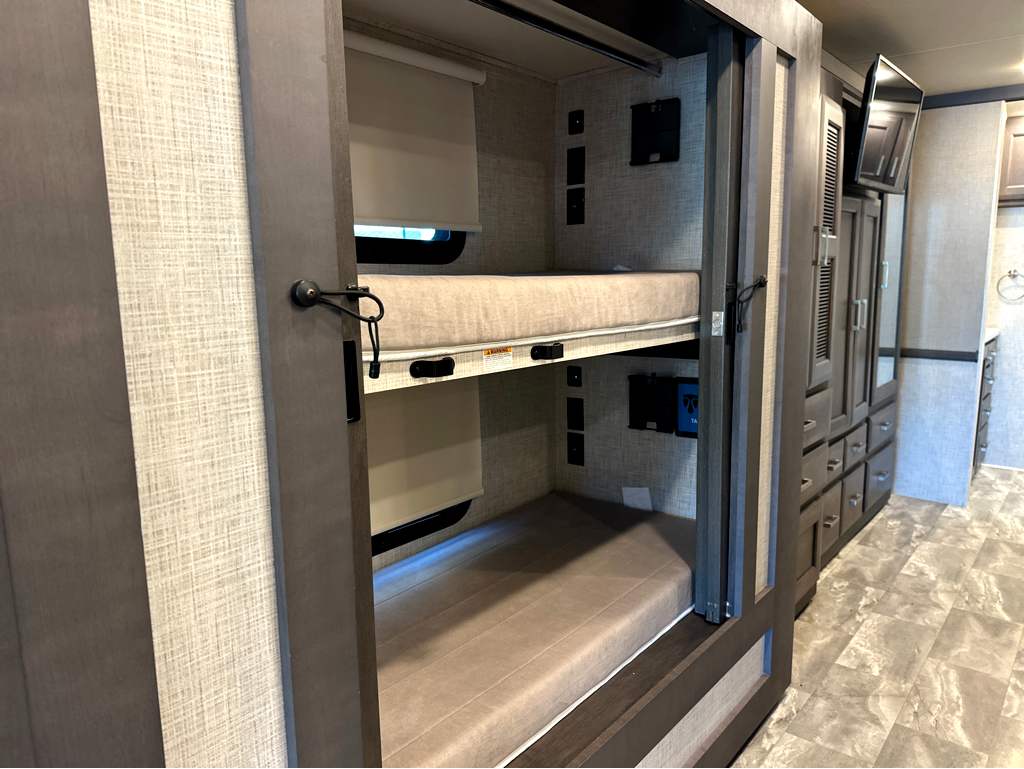 2023 THOR MOTOR COACH CHALLENGER 37DS - Image 16