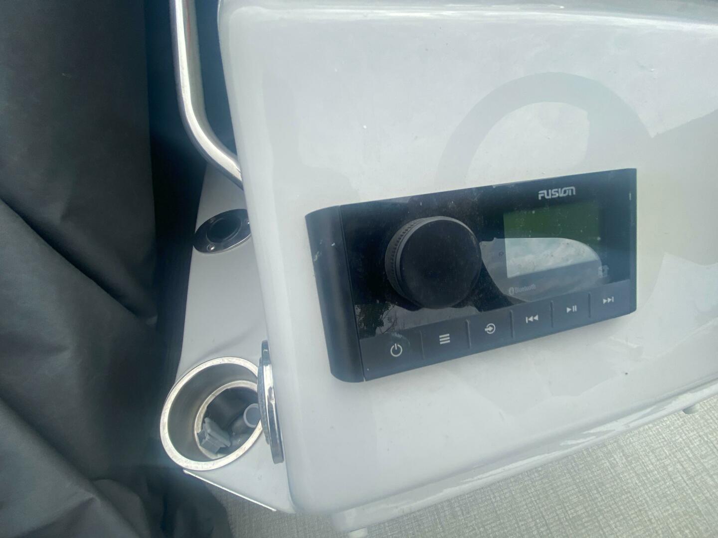 2022 Tahoe GT2585 Center Console Fishing Tritoon Base - Image 11