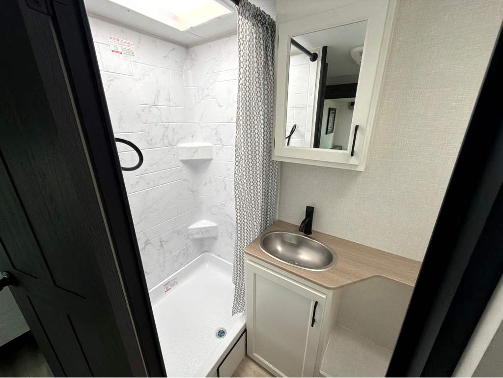 2026 VENTURE RV SPORTTREK STINGER 181VRK - Image 20