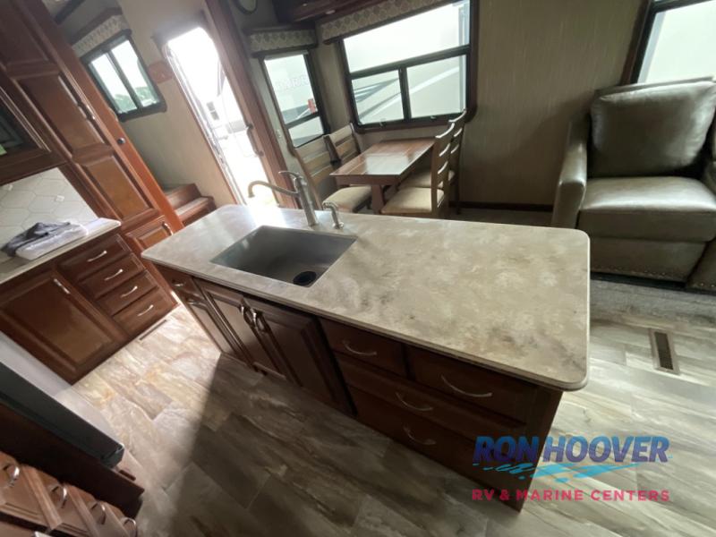 2018 DRV MOBILE SUITES AIRE 38 - Image 13