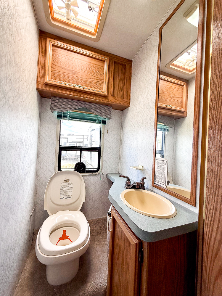 1994 FLEETWOOD SEARCHER M-Z29 - Image 55