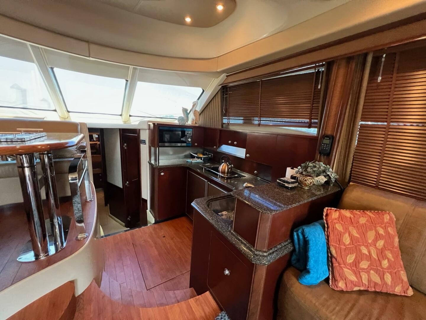 2005 Sea Ray 500 Sedan Bridge - Image 10