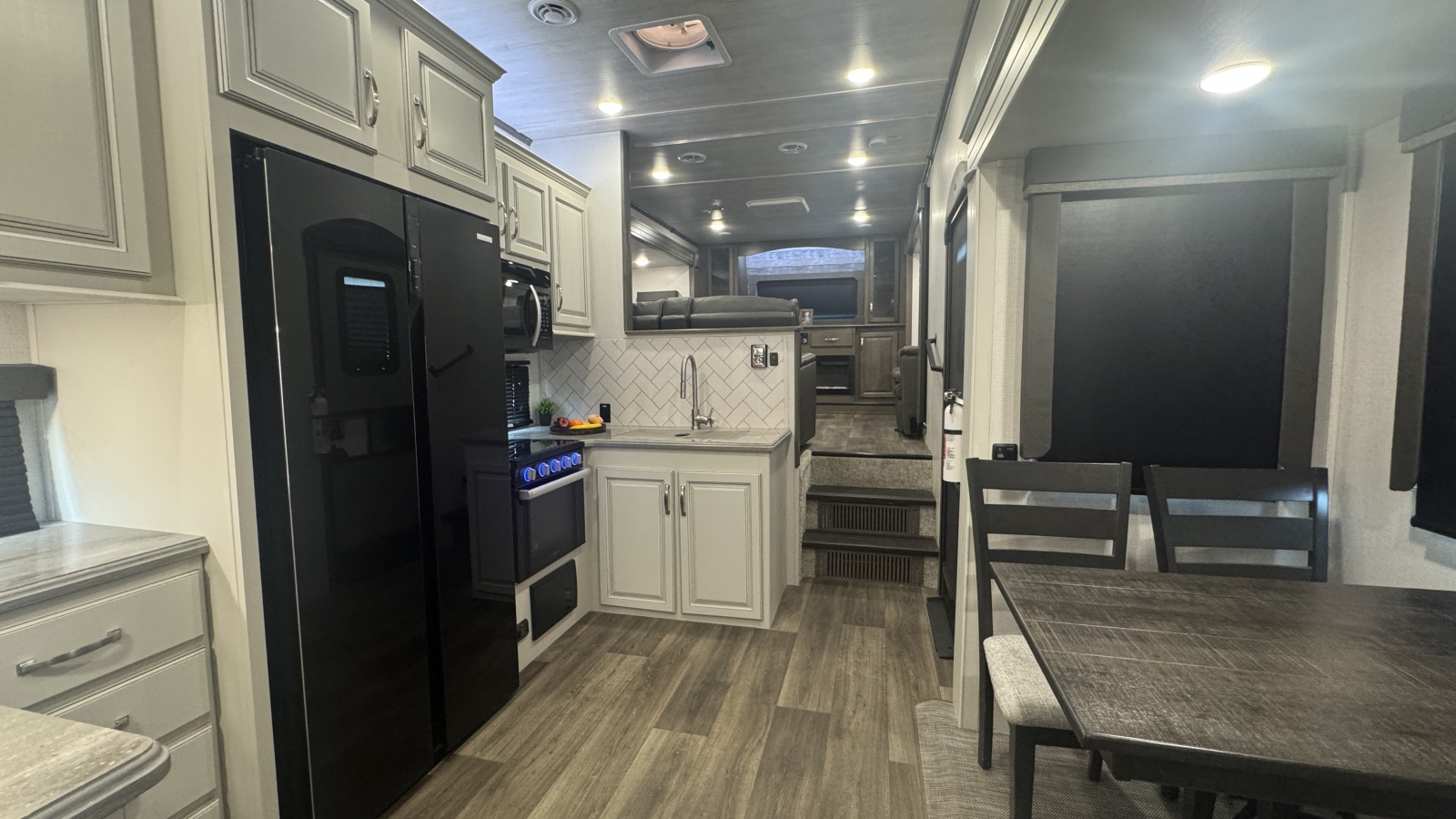 2023 Keystone Cougar East 354FLS - Image 14
