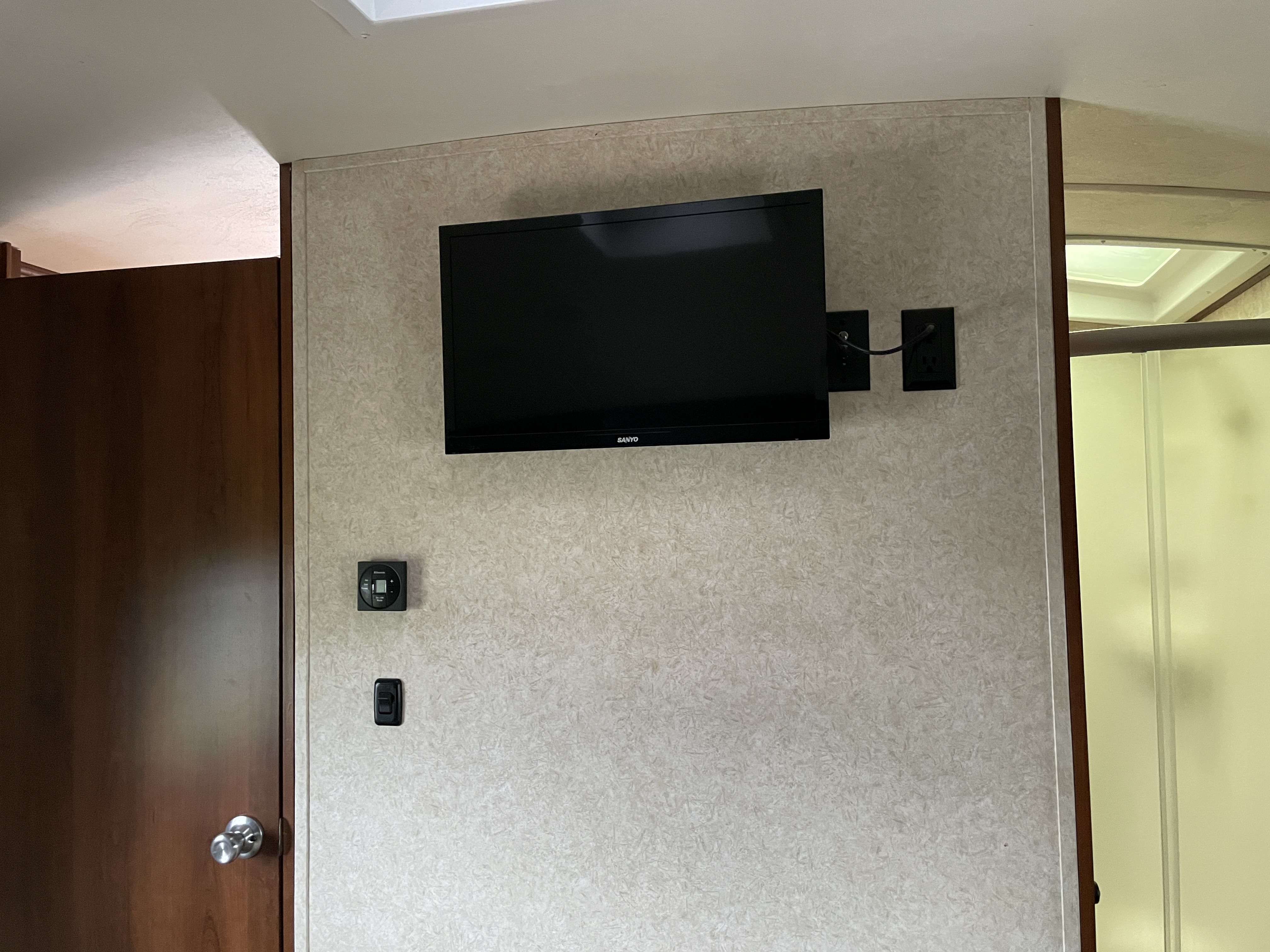 2015 Forest River Wildcat 295RSX - Image 22