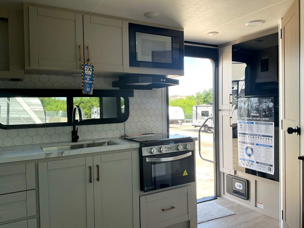 2027 JAYCO Jay Feather 18RBF - Image 10