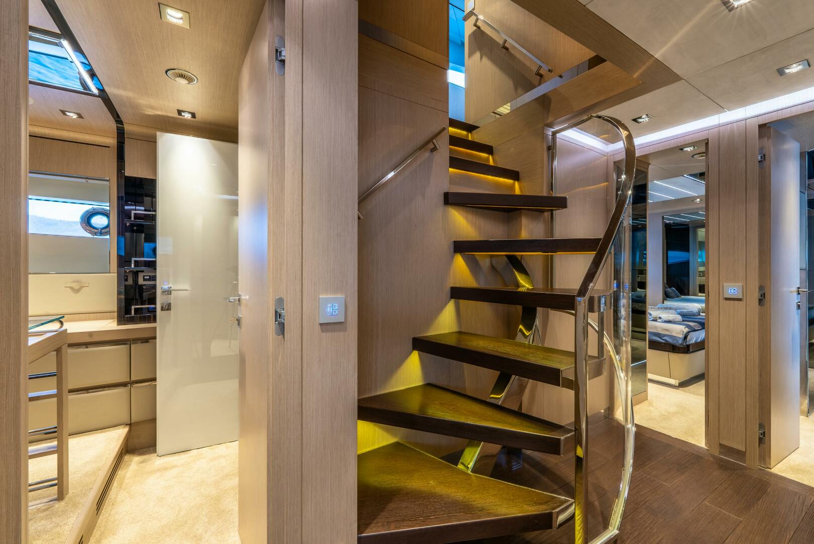 2018 Dominator Yachts Dominator Ilumen Base - Image 15