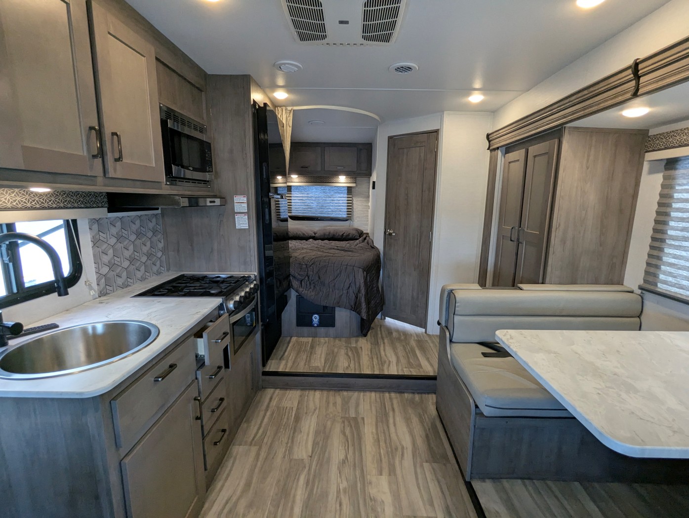 2025 Gulf Stream Conquest Class C 6238 - Image 10