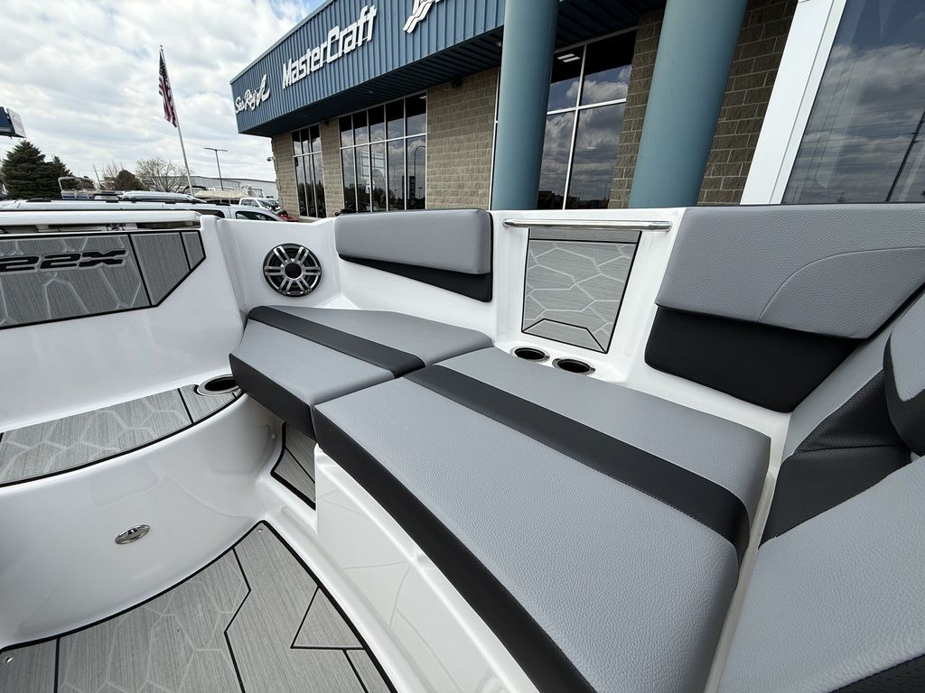 2026 Yamaha Boats 222XD - Image 34
